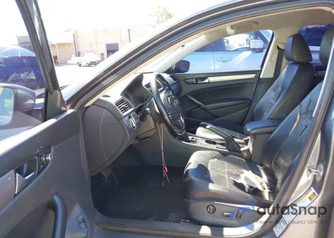 2015 Volkswagen Passat 1.8T Limited Edition из США, поврежденный, VIN 1VWAT7A37FC099126